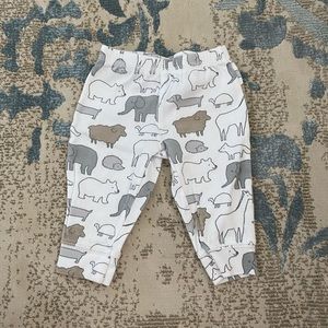 4/$10 Carter’s Pants size 6 months